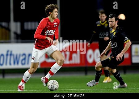 WIJDEWORMER, PAESI BASSI - 4 GENNAIO: L-R: Maxim Gullit di Jong AZ, Erik Falkenburg di Roda JC durante la partita olandese di Keukenkampioendivisie tra AZ Foto Stock