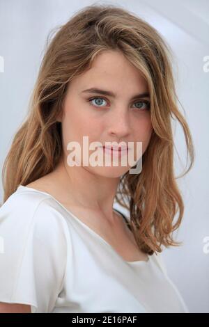 L'attrice francese Adele Haenel pone durante una sessione fotografica per la promozione del suo film 'en Ville' alla Plage de la Quinzaine a Cannes, Francia il 15 maggio 2011. Foto di Jerome Domine/ABACAPRESS.COM Foto Stock