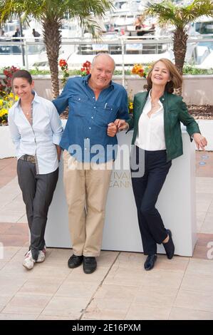 (L-R) la regista Angelina Maccarone, Peter Lindbergh e Charlotte Rampling a una fotocellula per il film documentario "The Look" presentato in concorso nella sezione classica di Cannes nell'ambito del 64° Festival Internazionale del Cinema di Cannes, al Palais des Festivals di Cannes, Francia meridionale, il 16 maggio 2011. Foto di Hahn-Nebinger-Genin/ABACAPRESS.COM Foto Stock