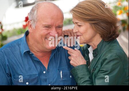 Peter Lindbergh e Charlotte Rampling a una fotocellula per il film documentario 'The Look' presentato in concorso nella sezione classica di Cannes nell'ambito del 64° Festival Internazionale del Cinema di Cannes, al Palais des Festivals di Cannes, Francia meridionale, il 16 maggio 2011. Foto di Hahn-Nebinger-Genin/ABACAPRESS.COM Foto Stock