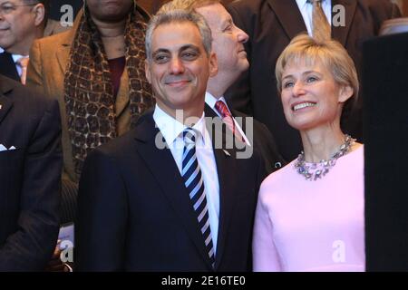 Il sindaco eletto Rahm Emanuel e sua moglie Amy Rule Emanuel, durante la cerimonia di giuramento al Millenium Park di Chicago, Illinois, il 16 maggio 2011. Foto di Alexandra Buxbaum/ABACAPRESS.COM Foto Stock