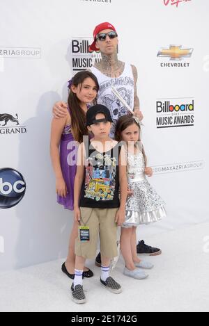 Travis Barker, Atiana de la Hoya, Landon Barker e Alabama Barker in arrivo per i 2011 Billboard Music Awards che si sono tenuti alla MGM Grand Garden Arena di Las Vegas, California, il 22 maggio 2011. Foto di Tonya Wise/ABACAPRESS.COM Foto Stock