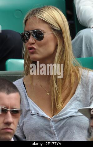 Bar Refaeli al French Tennis Open 2011 all'arena Roland Garros di Parigi, Francia, il 27 maggio 2011. Foto di Christophe Guibbaud/ABACAPRESS.COM Foto Stock