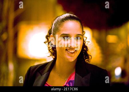 ESCLUSIVO. Roxanne Departdieu sul set di 'Baiser Papillon', diretto da Karine Silla con Vincent Perez, Iman Perez e Roxanne Departdieu, Francia, 2010. Foto di Jean-Marie Marion/ABACAPRESS.COM Foto Stock