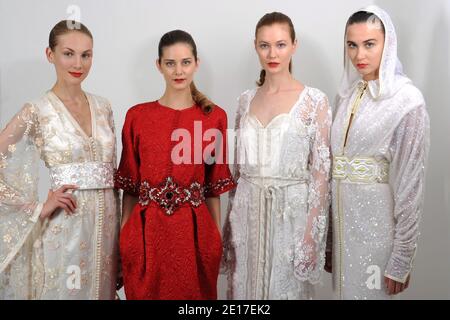 Un modello presenta una creazione della stilista marocchina Zhor Rais dalla sua collezione 'Eclats de Lumiere', presso la sua nuovissima casa di couture a Casablanca, Marocco, il 27 maggio 2011. Zhor Rais è una stilista di moda che progetta caffetterie tradizionali per la famiglia reale in Marocco ed è il primo designer ad aprire la propria casa di couture (con un atelier, showroom, ecc.) in Marocco. Foto di Ammar Abd Rabbo/ABACAPRESS.COM Foto Stock