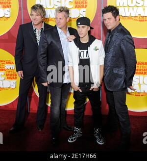 Joe Don Rooney, Gary LeVox, Justin Bieber e Jay DeMarcus hanno partecipato ai CMT Awards 2011 a Nashville il 08 giugno 2011. Foto di Rick Lewin/ABACAPRESS.COM Foto Stock