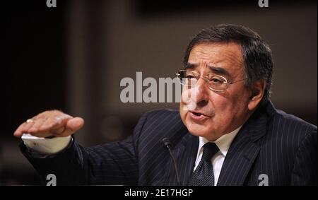 Il direttore della CIA Leon Panetta testimonia dinanzi al Comitato dei servizi armati del Senato sulla sua nomina a nuovo Segretario della Difesa 9 giugno 2011 su Capitol Hill a Washington D.C. Foto di Olivier Douliery/ABACAPRESS.COM Foto Stock