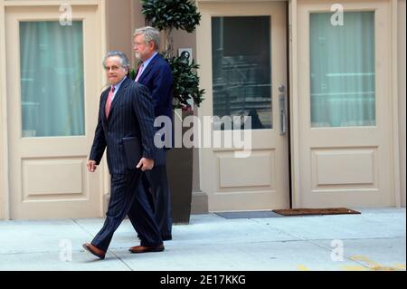 Esclusivo. Gli avvocati William Taylor e Benjamin Brafman lasciano la casa cittadina di Dominique Strauss-Khan a New York City, NY, USA, 13 giugno 2011. Foto di Mehdi Taamallah/ABACAPRESS.COM Foto Stock