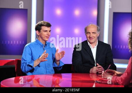 Maxime Brunerie, Eric Legros lors de l'enregistrement de l'emission vie Privee, vie Publique a Paris, France, le 19 mai 2011. Photo Max Colin/ABACAPRESS.COM Foto Stock