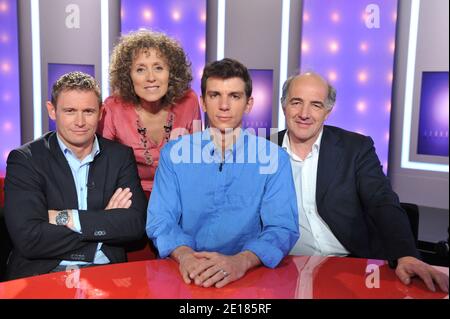 Stéphane Beaudet, Mireille Dumas, Maxime Brunerie ed Eric Legros al Taping di 'vie Privée vie Publique' il 19 maggio 2011 a Parigi, Francia. Foto di Max Colin/ABACAPRESS.COM Foto Stock