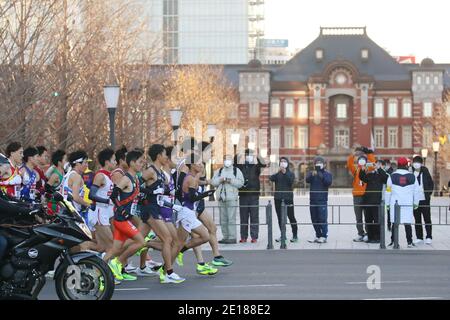 Tokyo, Giappone. 2 gennaio 2021. General view Athletics : il 97th Hakone Ekiden, Tokyo-Hakone Round-Trip College Ekiden Race, i Sezione a Tokyo, Giappone . Credit: AFLO/Alamy Live News Foto Stock