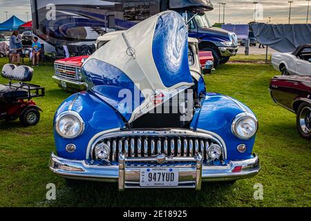 Daytona Beach, FL - 28 novembre 2020: 1947 Buick Eight ad una mostra di auto locale. Foto Stock