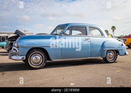 Daytona Beach, FL - 29 novembre 2020: 1951 Plymouth Cranbrook ad una mostra di auto locale. Foto Stock