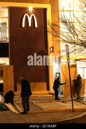 Washington, DC, Stati Uniti. 4 gennaio 2021. Vista di un McDonald's business che è stato imbarcato due giorni prima del 6 gennaio Pro-Trump 'Marc for Trump' rally nella Washington, DC Area il 4 gennaio 2021. Credit: Mpi34/Media Punch/Alamy Live News Foto Stock