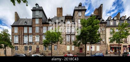 Rennes Bretagna 8 maggio 2013 : una vista panoramica delle case a graticcio nella splendida città di Rennes, Bretagna Foto Stock