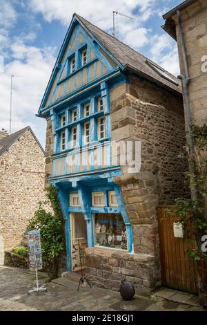 Dinan, Bretagna 7 maggio 2013: Negozio di artigianato e gioielli a Dinan, Bretagna Foto Stock