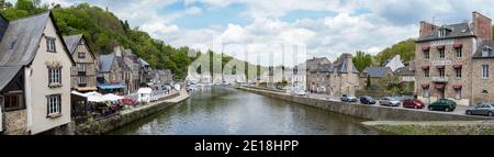 Dinan, Bretagna 7 maggio 2013 : Vista panoramica del porto di Dinan e del fiume Rance Foto Stock