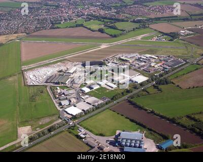 Veduta aerea della tenuta industriale di Pocklington e del campo d'aviazione del Gliding Club, East Yorkshire Foto Stock