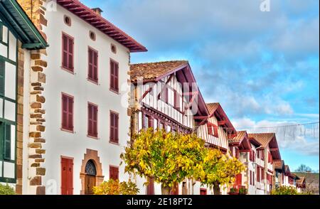 Villaggio di Ainhoa, Paesi Baschi, immagine HDR Foto Stock