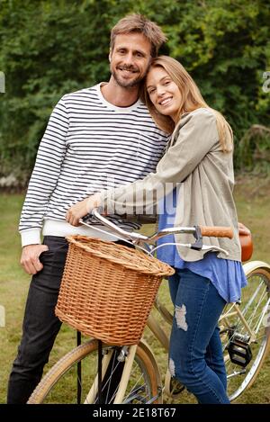 Ritratto di sorridere metà adulto giovane Foto Stock