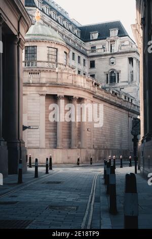 Londra, UK - Dicembre 2020 : Throgmorton Street, Bank, la città di Londra con strade tranquille durante il blocco Tier 4 Foto Stock