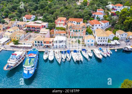 Scatto aereo del porto beatiful di Paxoi in Grecia. Foto Stock