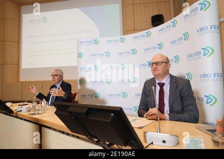 PIETER Timmermans, CEO DI FEB-VBO, e Edward Roosens, capo economista DI FEB-VBO Nella foto di una conferenza stampa del VBO-FEB (Federazione delle imprese in B Foto Stock