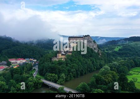 Veduta aerea del Castello di Orava in Slovacchia Foto Stock