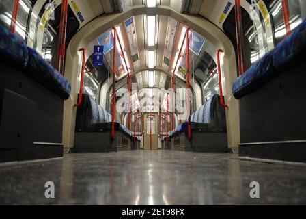 Linea centrale vuota, trasporto in metropolitana sulla metropolitana di Londra durante il tempo di Covid19 Foto Stock