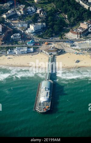 Regno Unito, Dorset: Vista aerea del molo di Bournemouth Foto Stock