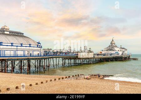 Eastbourne Pier al tramonto, East Sussex, Inghilterra, Regno Unito Foto Stock