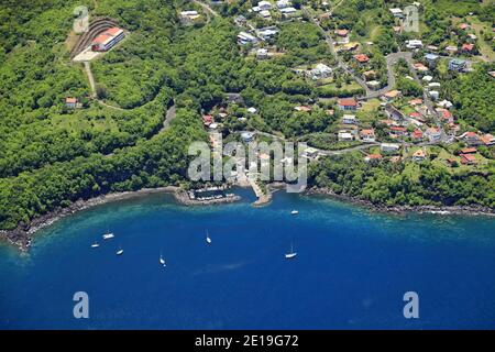 Guadalupa: Vista aerea della costa all'estremità meridionale di basse-Terre, con la città di Vieux-Fort Foto Stock
