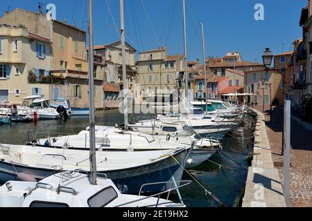 Porto di Martigues in Francia, un comune a nord-ovest di Marsiglia. Fa parte del dipartimento delle Bocche del Rhône in Provenza-Alpi-Côte Costa Azzurra Foto Stock