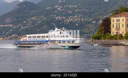 Bellagio, Italia - 14 giugno 2019: Aliscafo sul Lago di Como Trasporti a Bellagio, Italia. Foto Stock