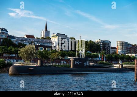 Amburgo, Germania - 22 agosto 2019: Sottomarino ormeggiato sul molo sul fiume Elba a St. Pauli, Amburgo, Germania Foto Stock