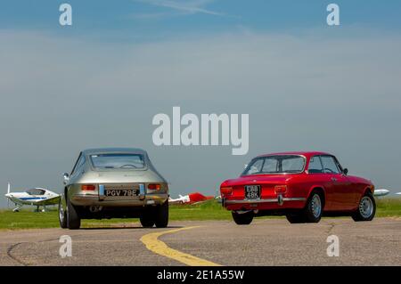 Alfa GT Veloce 1750 (Giulia GTV serie 105) E Lancia Fulvia 1960 vetture sportive italiane Foto Stock