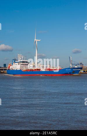 Petroliera chimica/petrolifera Stella Orion a valle del tamigi Tra Gravesend e Tilbury Foto Stock