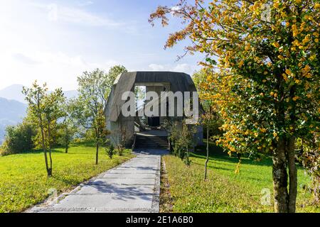 Bella scultura modernista a Drazgose, Slovenia Foto Stock