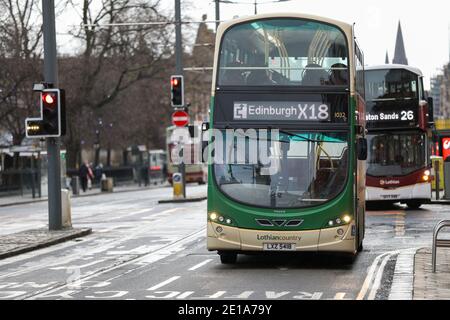 Edimburgo, Scozia, Regno Unito. 05 gennaio 2021. La maggior parte dei mezzi di trasporto pubblico è in esecuzione con pochissimi passeggeri, in quanto le persone rimangono a casa come ordinato dal governo scozzese Credit: David Coulson/Alamy Live News Foto Stock