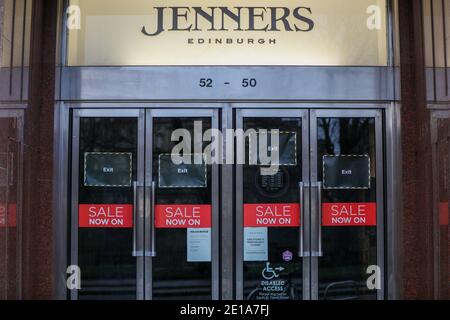 Edimburgo, Scozia, Regno Unito. 05 gennaio 2021. La maggior parte dei negozi della strada rimane chiusa durante la chiusura. Credit: David Coulson/Alamy Live News Foto Stock