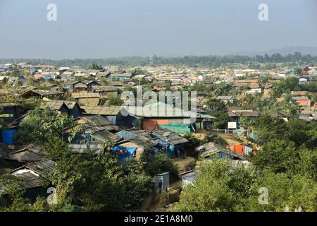Cox’s Bazar, Bangladesh - 05 ottobre 2019 Vista del più grande campo profughi di Rohingya a Balukhali, a Bazar, in Bangladesh Foto Stock