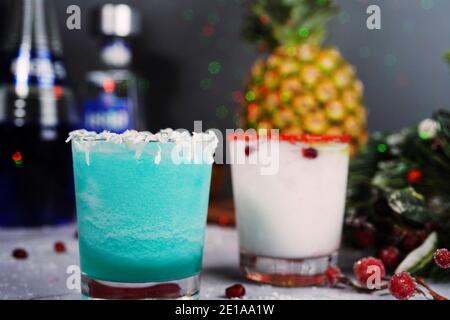 Cocktail Jack Frost e White Christmas Margarita, fuoco selettivo Foto Stock