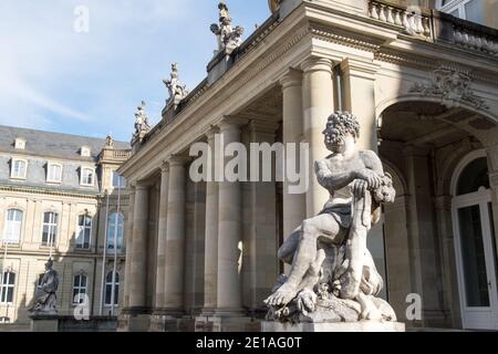 Il Palazzo nuovo ( Neues Schloss ) che sorge su Schlossplatz, a Stoccarda - Germania Foto Stock