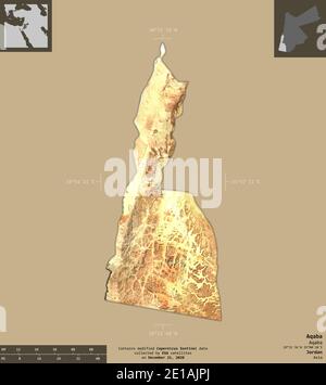 Aqaba, provincia della Giordania. Immagini satellitari Sentinel-2. Forma isolata su fondo solido con sovrapposizioni informative. Contiene Copernicus se modificato Foto Stock
