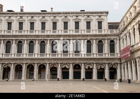 Le Procuratie nuove, elevazione in Piazza San Marco, città di Venezia, Italia, Europa Foto Stock