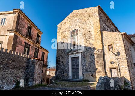 Facciata della chiesa di San Pietro a Castiglione di Sicilia Foto Stock