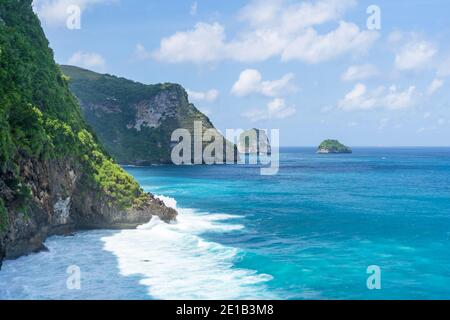 La spettacolare costa di Nusa Penida Foto Stock