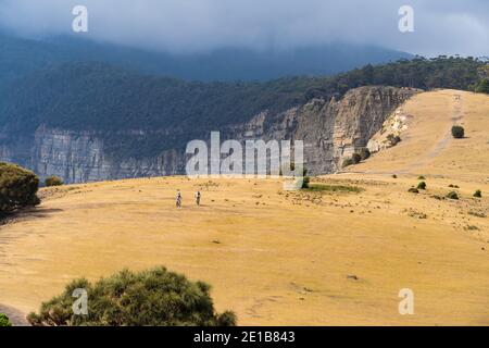 Biker sulla vasta prateria dell'Isola di Maria Foto Stock