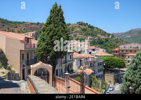 Savoca pittoresco villaggio per vacanze in Sicilia Foto Stock