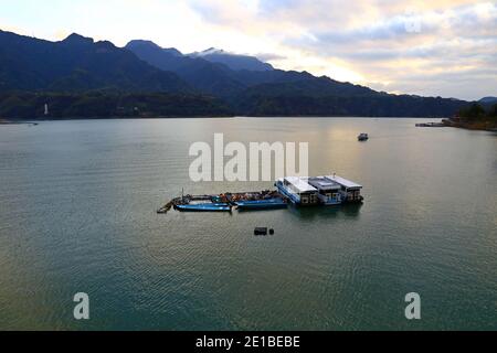 Shimen Reservoir, uno dei principali serbatoi della città di Taoyuan, a nord di Taiwan, Foto Stock